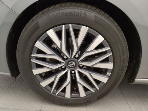 Used 2025 Nissan Altima 2.5 SV FWD image 31