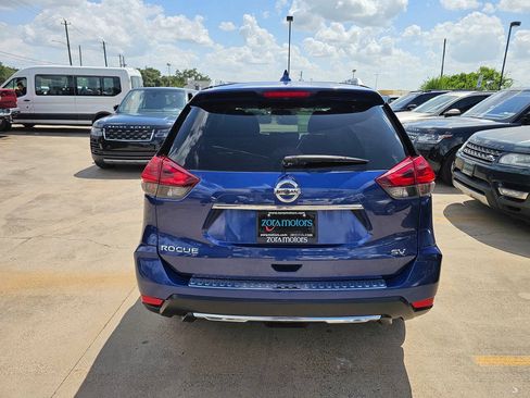 Used 2018 Nissan Rogue SV w/ Premium Package FWD image 5