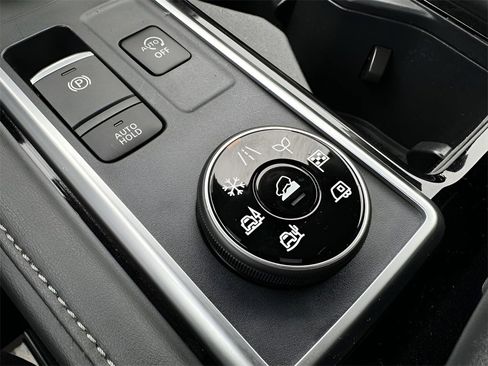 Used 2024 Nissan Pathfinder SL image 21