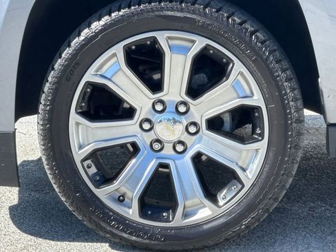 Used 2019 Chevrolet Tahoe LT w/ Luxury Package AWD/4WD image 25
