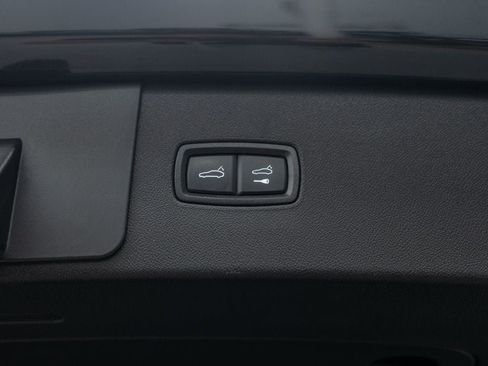 Used 2023 Porsche Cayenne AWD/4WD image 32