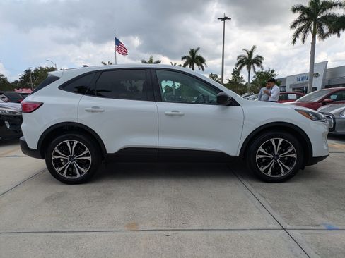 Used 2022 Ford Escape SE w/ SE Sport Appearance Package FWD image 5
