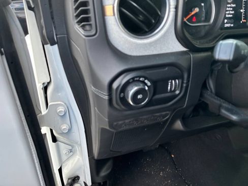 Used 2025 Jeep Wrangler Unlimited Sahara AWD/4WD image 22