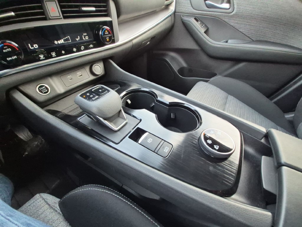 Used 2023 Nissan Rogue SV AWD/4WD image 21