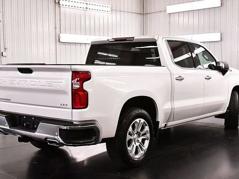 Used 2023 Chevrolet Silverado 1500 LTZ w/ Z71 Off-Road Package AWD/4WD image 7