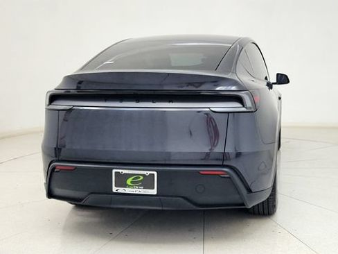 Used 2026 Tesla Model Y Long Range RWD image 9