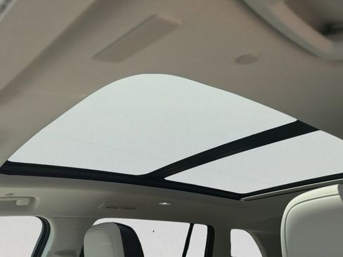 Used 2025 GMC Acadia Denali FWD image 3