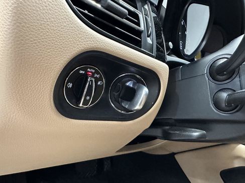 Used 2023 Porsche Macan AWD/4WD image 20