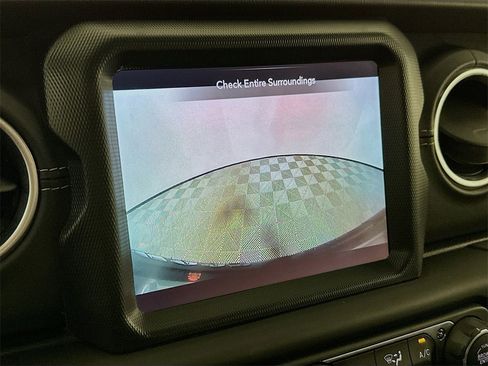 Used 2018 Jeep Wrangler Unlimited Sahara image 14