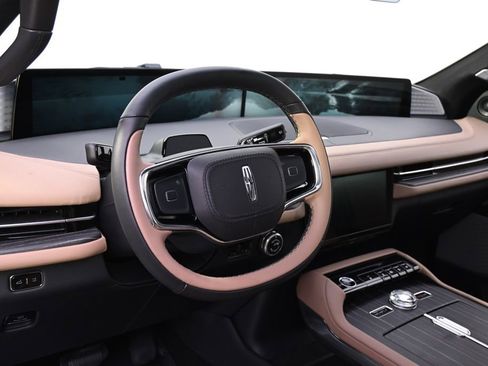 New 2026 Lincoln Navigator L Black Label AWD/4WD image 11
