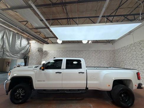 Used 2018 GMC Sierra 3500 4x4 Crew Cab w/ Sierra Convenience Package image 4