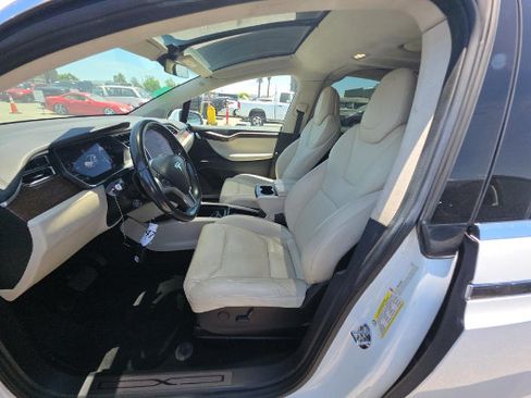 Used 2018 Tesla Model X 100D AWD/4WD image 4