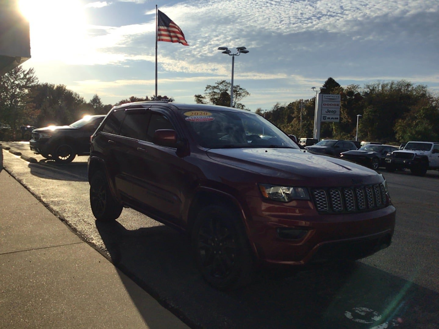Certified 2020 Jeep Grand Cherokee Altitude AWD/4WD image 3