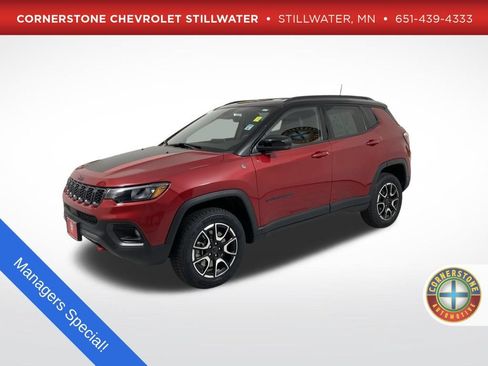 Used 2025 Jeep Compass Trailhawk AWD/4WD image 1