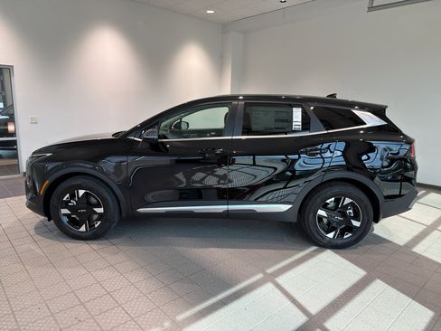 New 2026 Kia Sportage LX image 2