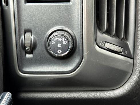 Used 2018 Chevrolet Silverado 1500 LT w/ All Star Edition image 28