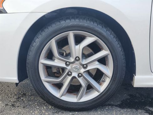 Used 2013 Nissan Sentra SR w/ Premium Pkg image 9