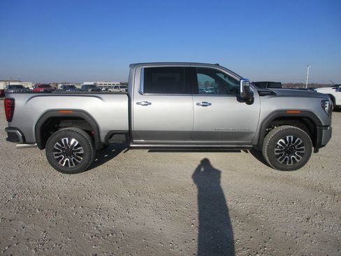 New 2026 GMC Sierra 2500 Denali Ultimate image 3