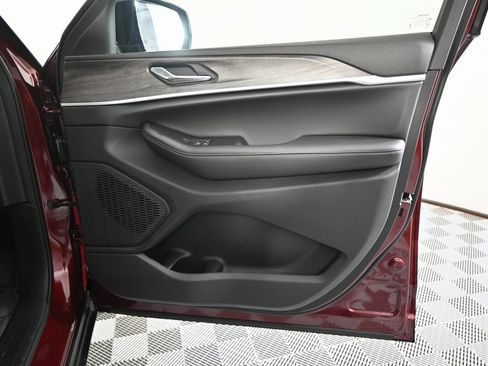 New 2025 Jeep Grand Cherokee Limited w/ Trailer Tow Package image 12