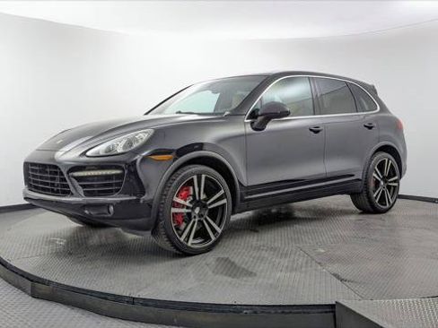 Used 2014 Porsche Cayenne Turbo AWD/4WD image 2
