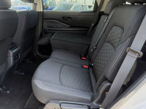 Used 2024 Nissan Pathfinder S FWD image 32