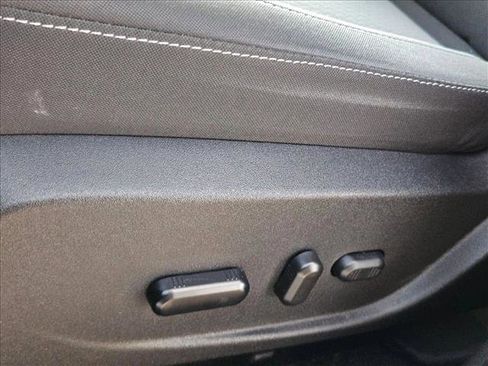 Used 2019 Ford Escape SE image 11