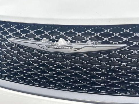 Used 2024 Chrysler Pacifica Limited w/ S Appearance Package image 15