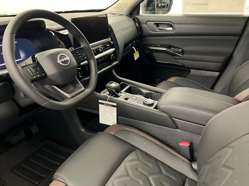 New 2026 Nissan Pathfinder Platinum image 15