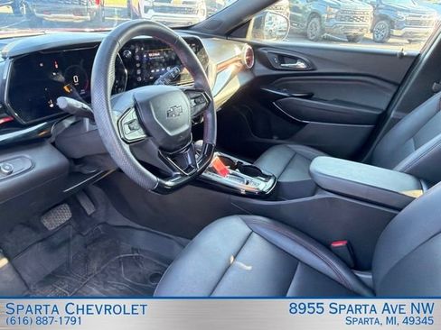 Used 2024 Chevrolet Trax RS w/ Sunroof Package FWD image 12