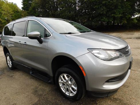 Used 2021 Chrysler Voyager Lxi w/ Cold Weather Group image 8