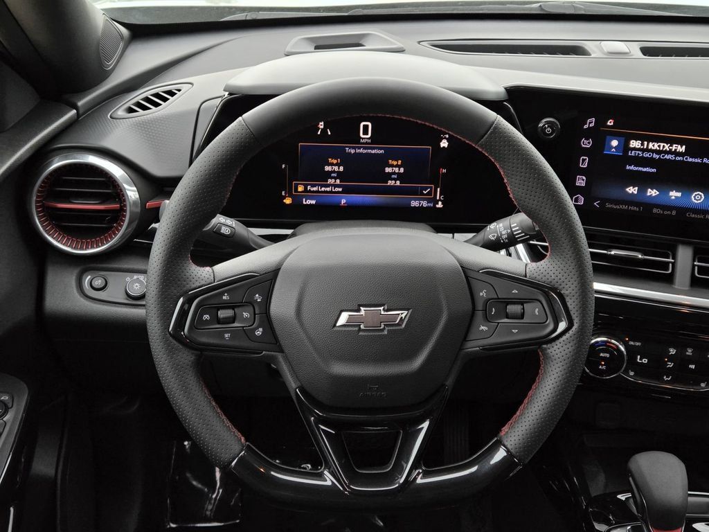 Used 2024 Chevrolet Trax RS w/ Sunroof Package FWD image 14