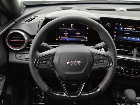 Used 2024 Chevrolet Trax RS w/ Sunroof Package FWD image 14