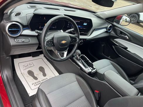 Used 2024 Chevrolet Trax LT w/ Sunroof Package image 19