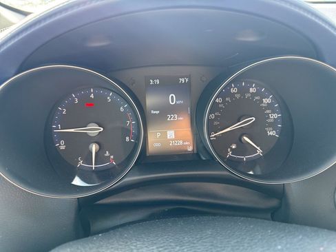 Certified 2022 Toyota C-HR XLE image 6