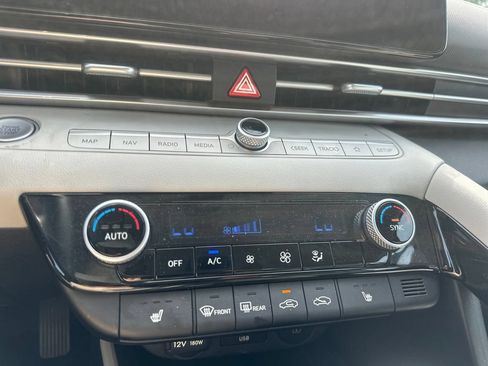 Used 2025 Hyundai Elantra Limited FWD image 17