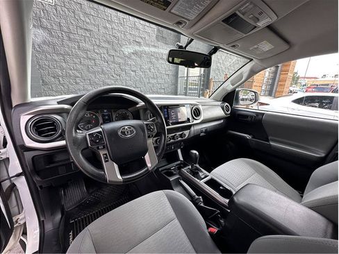 Used 2017 Toyota Tacoma SR5 w/ Tow Package AWD/4WD image 2