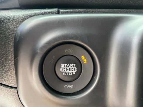 Used 2023 Jeep Wrangler Unlimited Sahara w/ Cold Weather Group AWD/4WD image 17