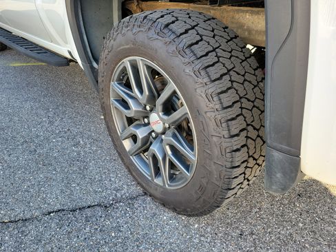 Used 2022 GMC Sierra 1500 AT4 w/ AT4 Premium Package image 26