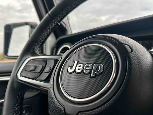 Used 2022 Jeep Wrangler Unlimited Sahara w/ Cold Weather Group image 29