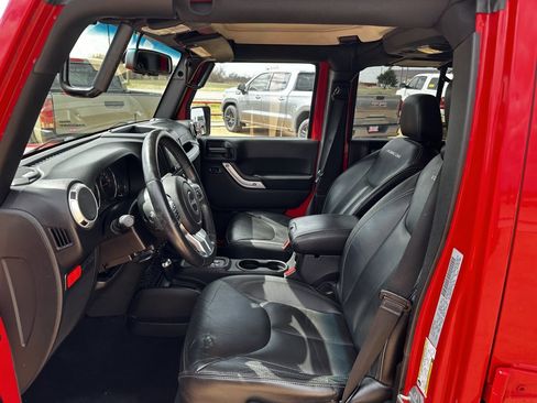 Used 2015 Jeep Wrangler Unlimited Rubicon image 18