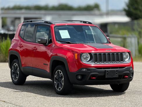 Used 2015 Jeep Renegade Trailhawk w/ Popular Equipment Group AWD/4WD image 1