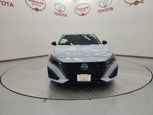 Used 2023 Nissan Altima 2.5 SR w/ SR Premium Package image 4