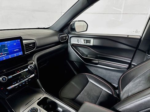 Used 2023 Ford Explorer ST-Line AWD/4WD image 24