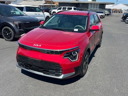 Certified 2023 Kia Niro Wind w/ Wind Preserve Package FWD image 3