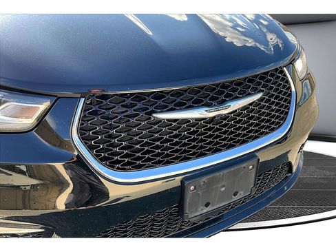 Used 2024 Chrysler Pacifica Touring-L FWD image 54