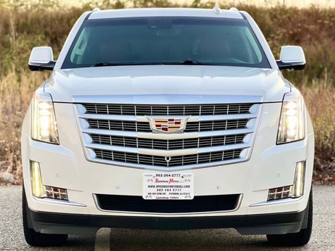 Used 2019 Cadillac Escalade Premium Luxury image 3