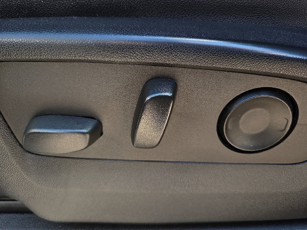 Used 2022 Chevrolet Suburban LT RWD image 18