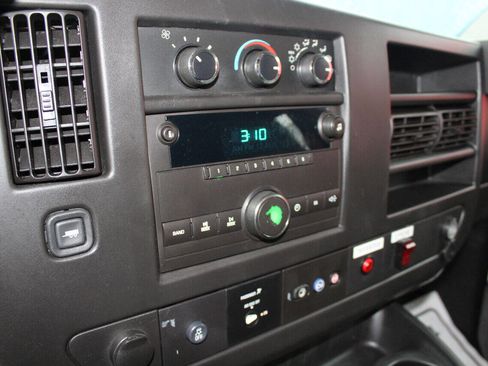 Used 2014 Chevrolet Express 2500 image 10