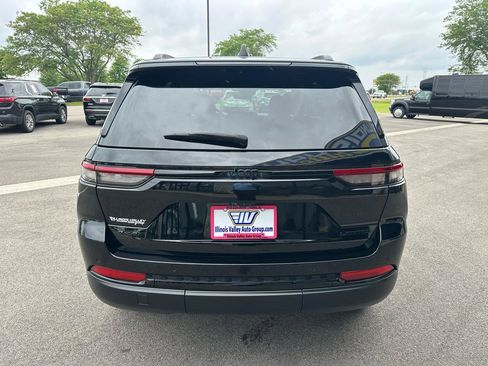 Used 2025 Jeep Grand Cherokee Limited w/ Black Appearance Package AWD/4WD image 6