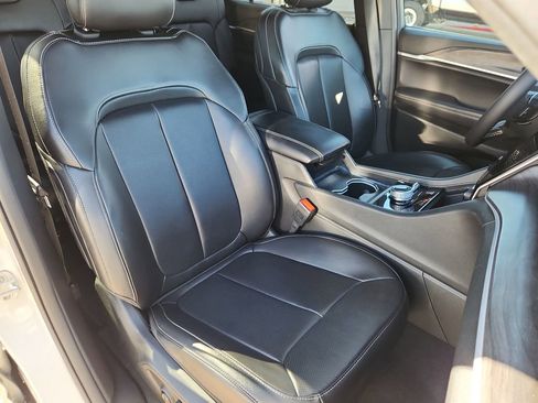 Certified 2024 Jeep Grand Cherokee L Limited w/ Luxury Tech Group II image 14